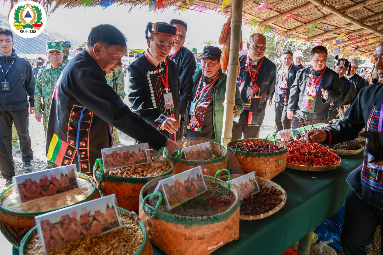 (၂၀) ကြိမ်မြောက် အာခါတိုင်းရင်းသား မိရိုးဖလာ ''ခါးထောင်းဖ'' ပွဲတော်ကို နမ့်ပန်းခရိုင်၌ စည်ကားသိုက် မြိုက်စွာ ကျင်းပပြုလုပ်